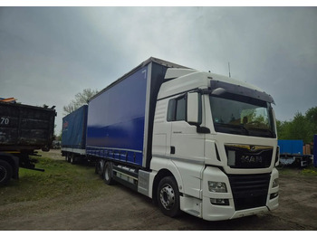 Caminhão com lona MAN TGX 26.460