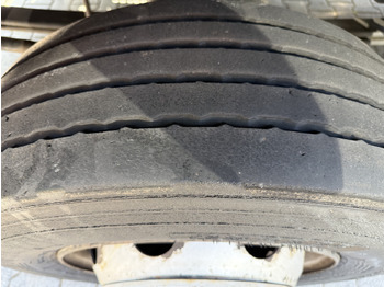 Tractor Daf LF 220.13 Kran Hiab 111 E-3 HiDuo: foto 4 Tractor Daf LF 220.13 Kran Hiab 111 E-3 HiDuo: foto 4