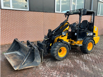 Mini carregadeira de esteiras JCB 403