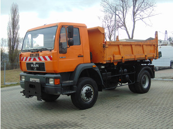 Caminhão basculante MAN 8.224