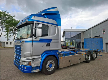 Caminhão chassi SCANIA R 580