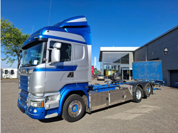Caminhão chassi SCANIA R 580