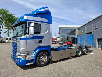 Caminhão chassi SCANIA R 580