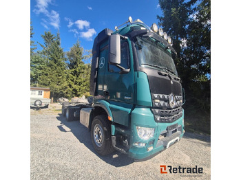 Caminhão chassi MERCEDES-BENZ Arocs