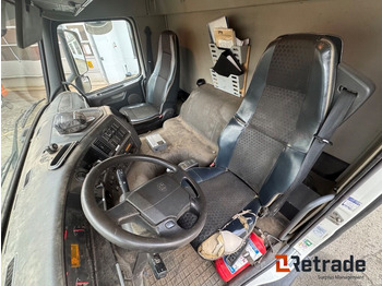 Caminhão furgão VOLVO FM 330 4X2: foto 5