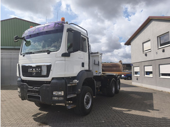 Caminhão basculante MAN TGS 26.400