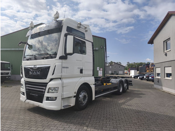 Caminhão chassi MAN TGX 26.460