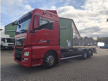 Caminhão chassi MAN TGX 26.500