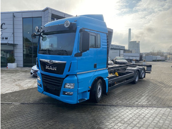 Caminhão chassi MAN TGX 26.500