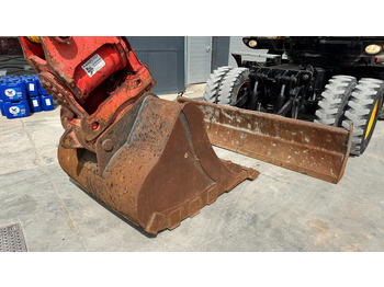 Escavadeira de rodas JCB JS175W - 2019 Year - 6640 Hours - Stabilizers: foto 4