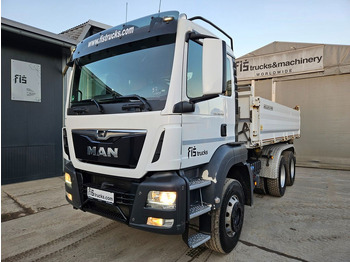Caminhão basculante MAN TGS 26.460