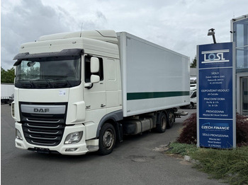 Caminhão furgão DAF XF 460