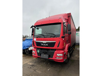 Caminhão com lona MAN TGM 18.340