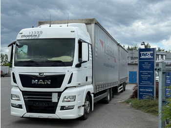Caminhão com lona MAN TGX