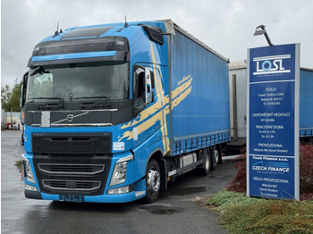 Caminhão com lona VOLVO FH 500