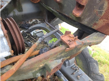 Eixo dianteiro de Máquina agrícola Massey Ferguson 5450 Front axle support frame bolster: foto 3