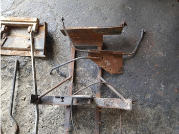 Carroceria e exterior New Holland Tm120, Tm130, Tm40, Tm155 Hood Bonnet Bracket Kit 82029325: foto 4
