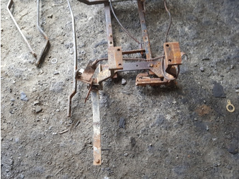 Carroceria e exterior New Holland Tm120, Tm130, Tm40, Tm155 Hood Bonnet Bracket Kit 82029325: foto 2