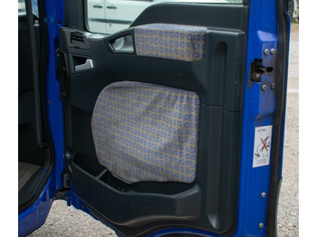 Porta e peças de Caminhão MAN TGA DOOR LINING - PASSENGER: foto 2