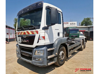 Caminhão chassi MAN TGS 26.320