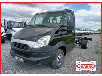 Caminhão chassi IVECO Daily 35C15