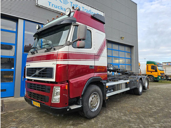 Caminhão com sistema de cabo VOLVO FH 520
