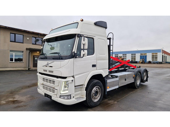 Caminhão chassi VOLVO FM 460