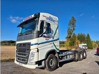 Caminhão chassi VOLVO FH 500