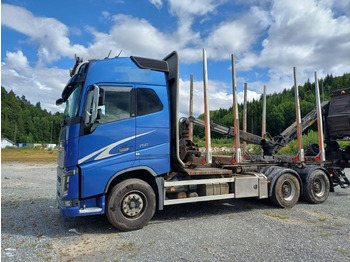 Caminhão florestal VOLVO FH16 750
