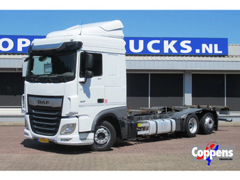 Caminhão transportador de contêineres/ Caixa móvel DAF XF 450