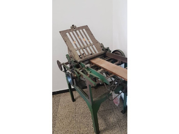 Máquina de dobrar papel