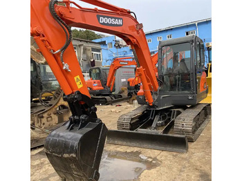 Escavadora de rastos DOOSAN DX60W