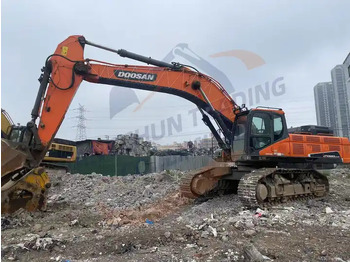 Escavadora de rastos low price Used Doosan excavator DX520LC-9C in good condition for sale: foto 2