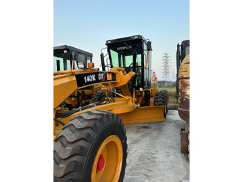 Máquina de construção CATERPILLAR 140K