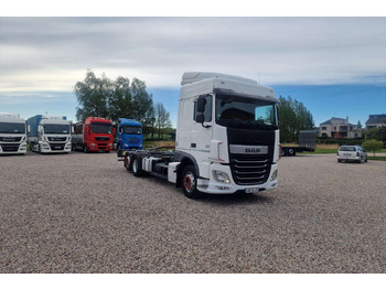 Caminhão transportador de contêineres/ Caixa móvel DAF XF 460