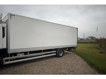 Caminhão furgão VOLVO