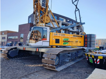 Guindaste sobre esteiras LIEBHERR