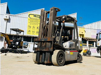 Empilhadeira a diesel NISSAN