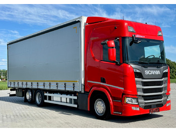Caminhão com lona SCANIA R 410