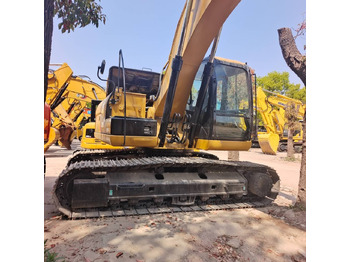 Escavadora de rastos CATERPILLAR 320D2