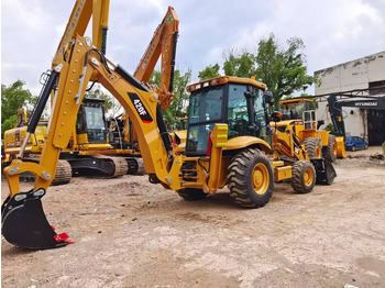 Retroescavadeira CATERPILLAR 420F