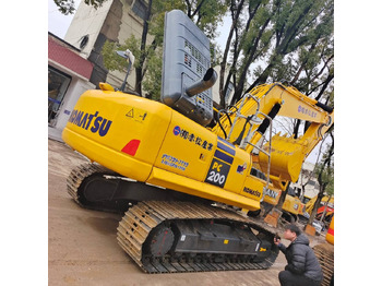 Escavadora de rastos KOMATSU PC200-8