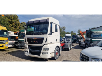 Caminhão chassi MAN TGX 26.440