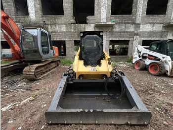 Mini carregadeira CATERPILLAR