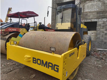 Compactador BOMAG BW217D-2: foto 4
