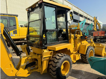 Retroescavadeira CAT 420F: foto 4