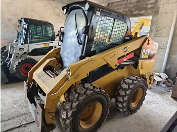 Mini carregadeira CATERPILLAR