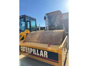 Compactador de asfalto CATERPILLAR