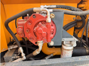 Escavadora de rastos HYUNDAI R220LC-9S: foto 4