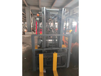 Empilhadeira a diesel KOMATSU FD30: foto 4